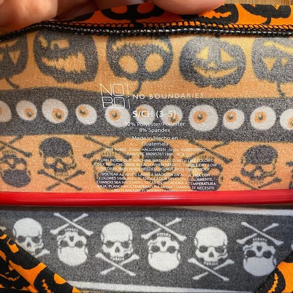 No Boundaries Halloween Top Juniors Size Small (3-5) Skulls Crossbones Pumpkins - Picture 3 of 4